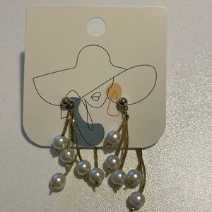 Faux pearl earrings. 🌞